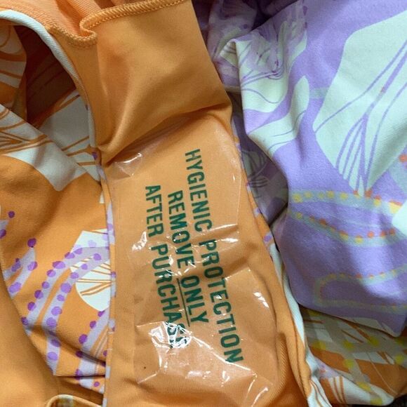 New. CALIA by Carrie Underwood rash guard. Retails $99. Size 12 - Picture 10 of 10